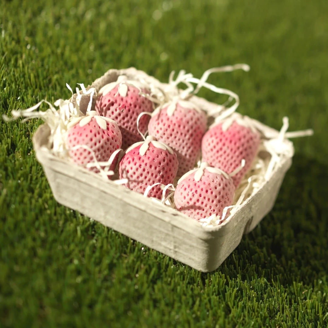 Handcrafted Belgian White Chocolate Strawberry Punnet - 3.35oz (95g) 4 Handcrafted Belgian White Chocolate Strawberry Punnet - 3.35oz (95g) - Image 2